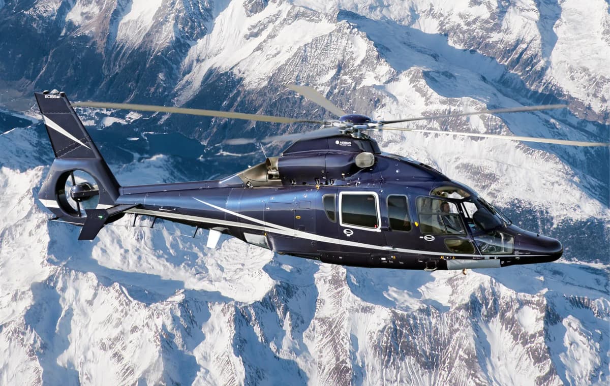 Airbus H155 Héli Sécurité — en vol au-dessus des Alpes enneigées