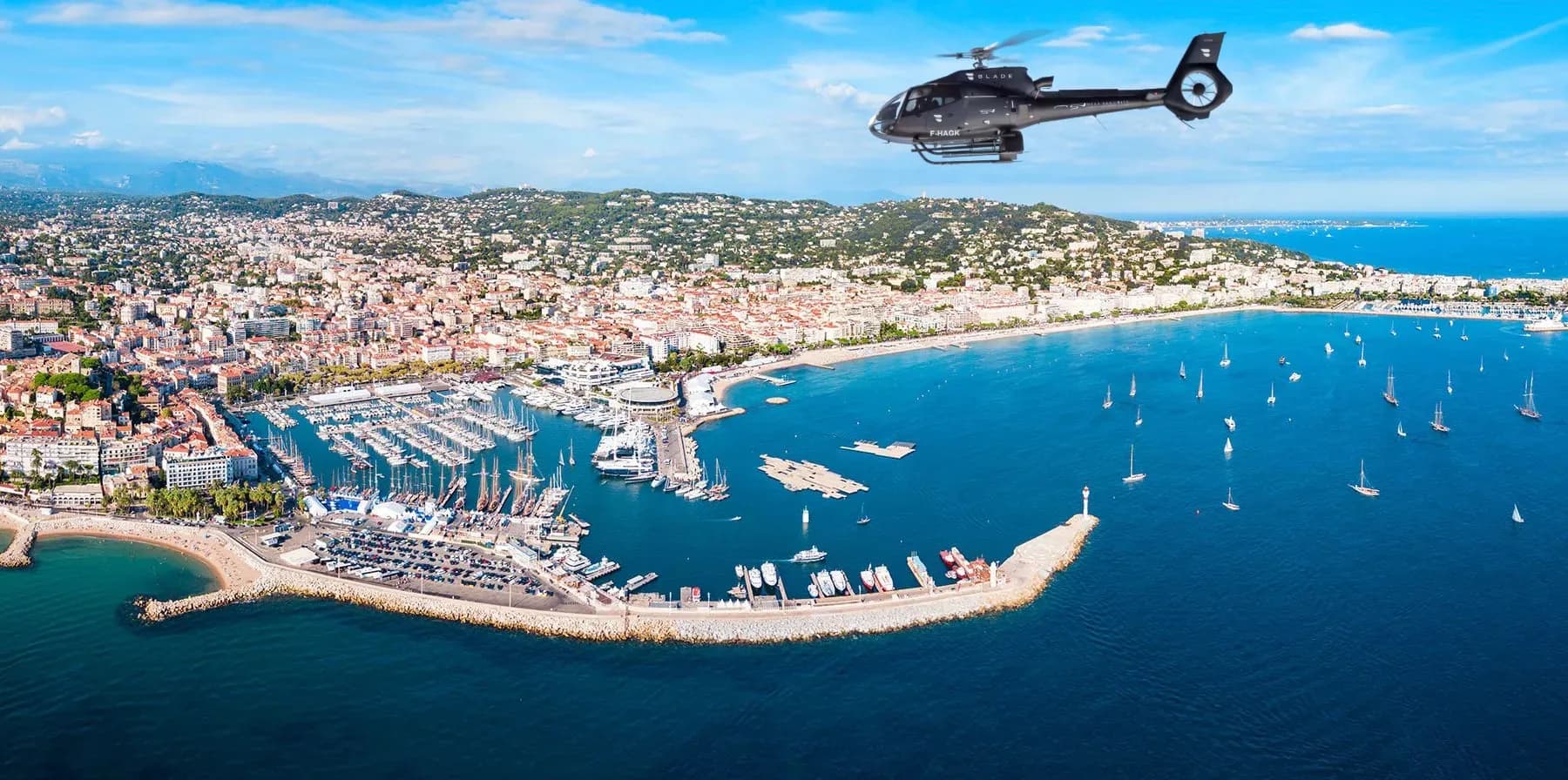 H130 Héli Sécurité survolant Cannes