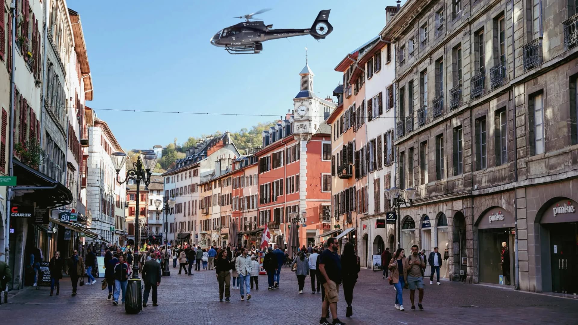 H130 Héli Sécurité survolant Chambéry
